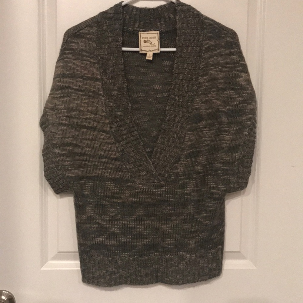Short sleeve sweater large